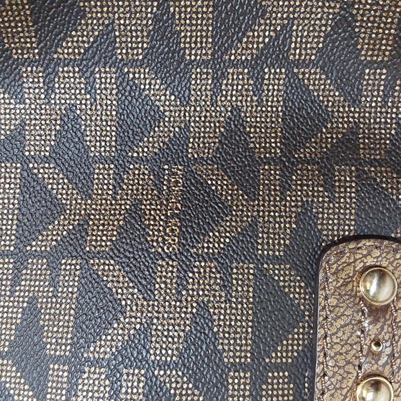 Michael Kors Signature bag - Picture 2 of 11
